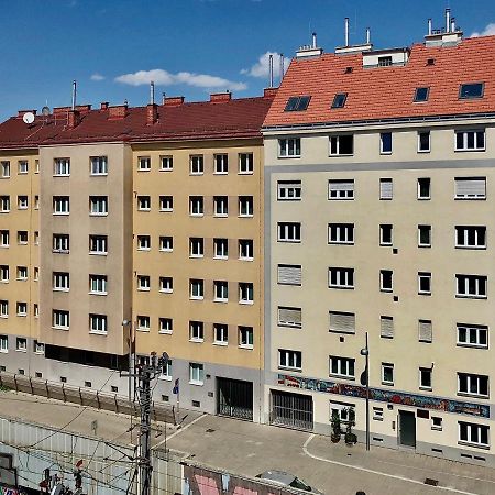 Green Mango City Condo Вена Экстерьер фото