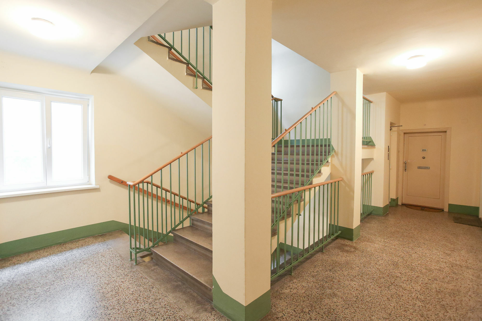 Green Mango City Condo Вена Экстерьер фото